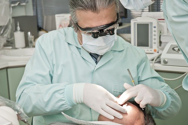 רופאי שיניים בהרצליה: 4 טיפים למציאת הרופא המתאים